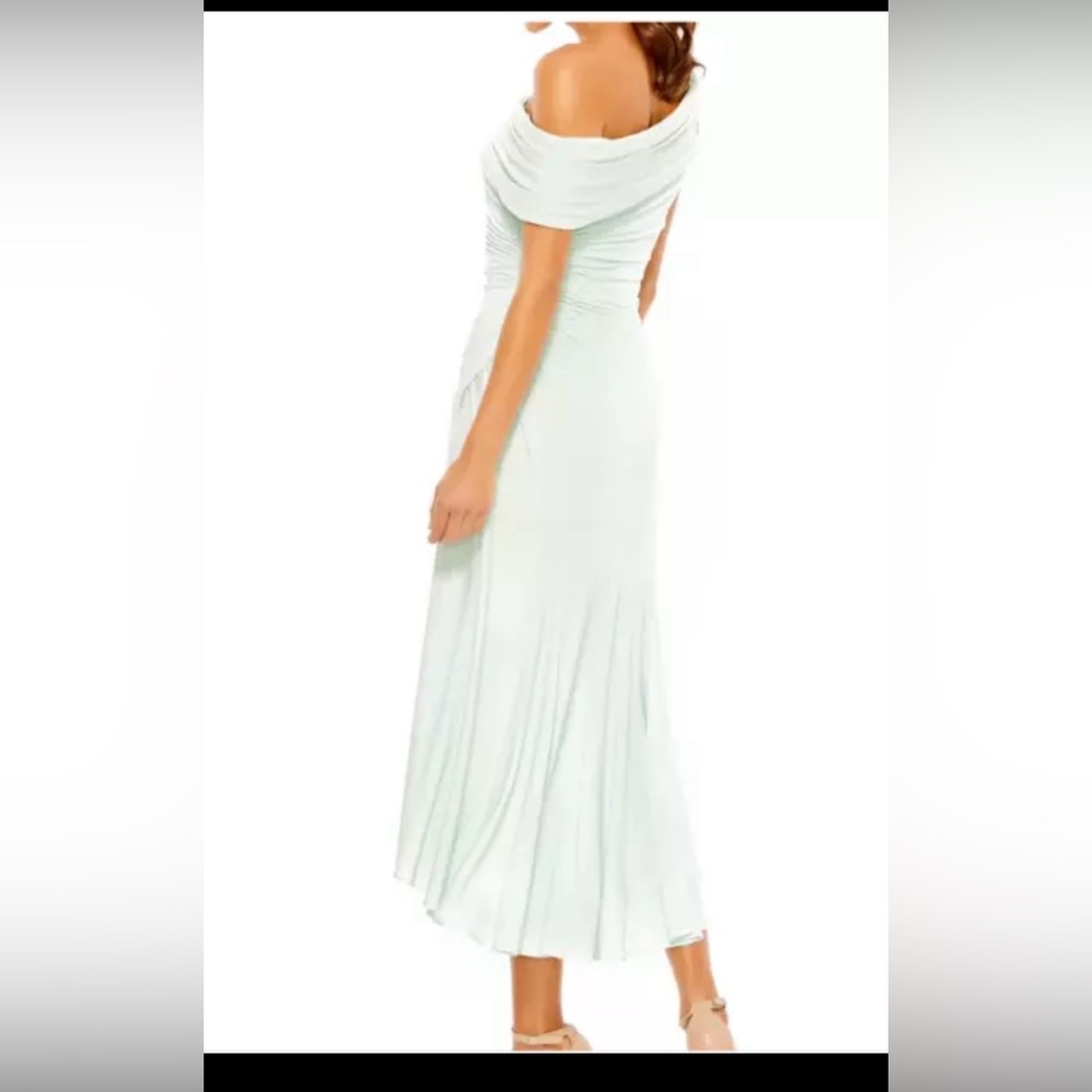 Ieena MAC Duggal ruched off the shoulder dress size 2 light green